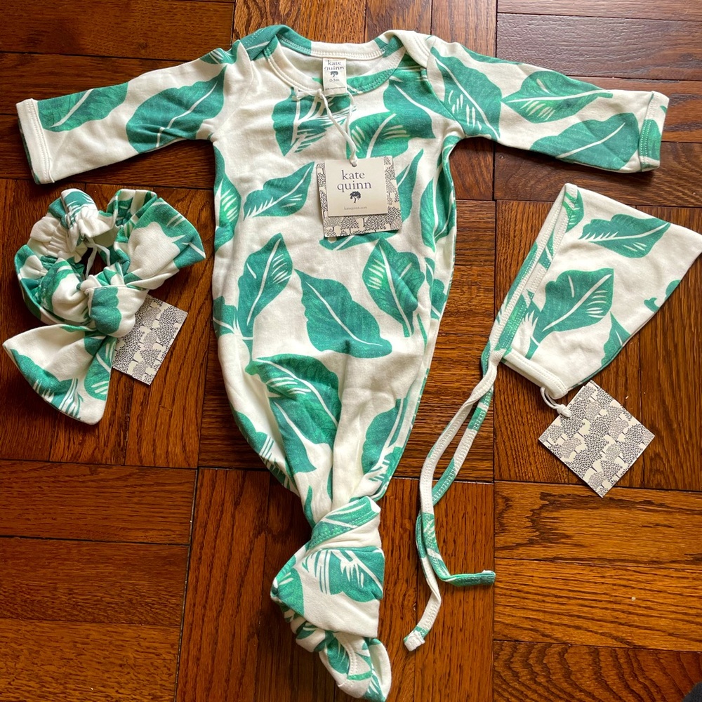 💚 Kate Quinn Organics knotted gown, hat and headband set!